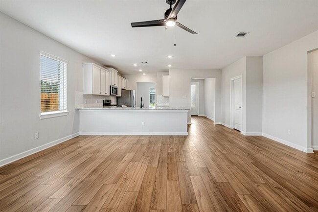 Building Photo - 15691 Honey Cv Dr
