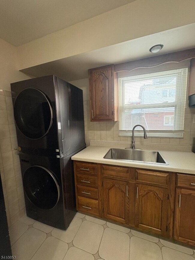 Building Photo - 128 Floyd St