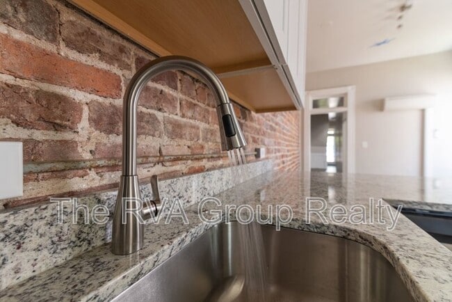 Building Photo - 609 N 27th St