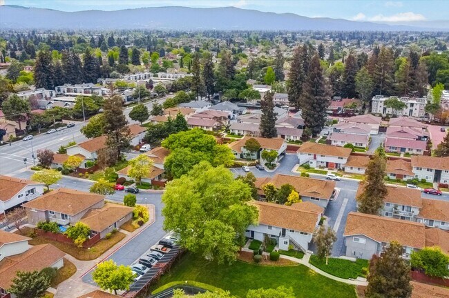 Building Photo - Sunnyvale Meadows Condo