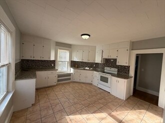 Building Photo - 148 George St