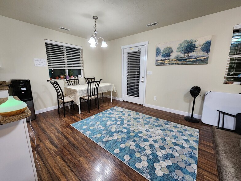 Building Photo - 1062 W Stonehaven Dr