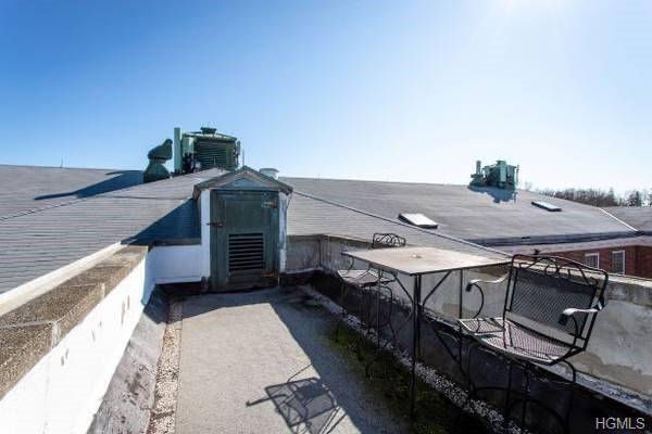 Building Photo - 1701 Crompond Rd