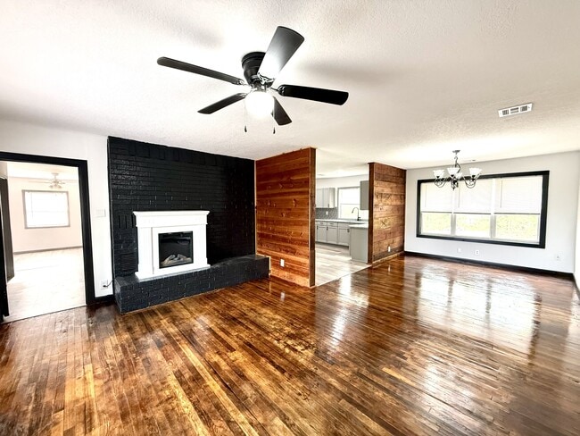 Building Photo - 1125 Easy St