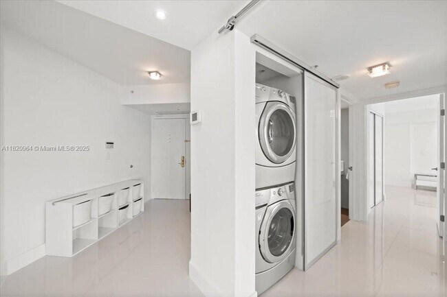 Building Photo - 6301 Collins Ave