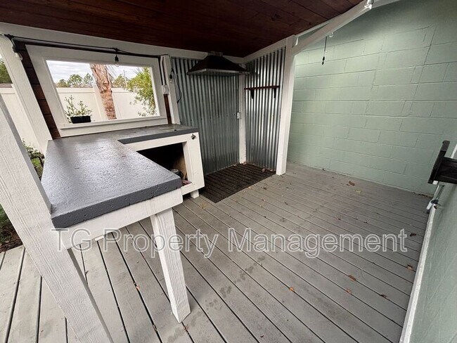 Building Photo - 14046 Aldridge Rd N