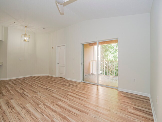 Building Photo - 5095 Fairways Cir