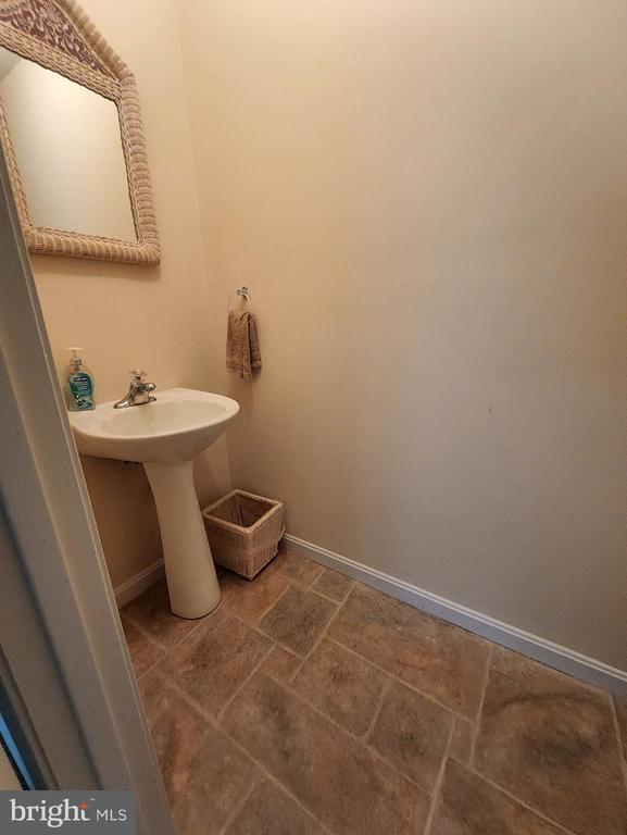 Building Photo - 8612 Sanderling Dr