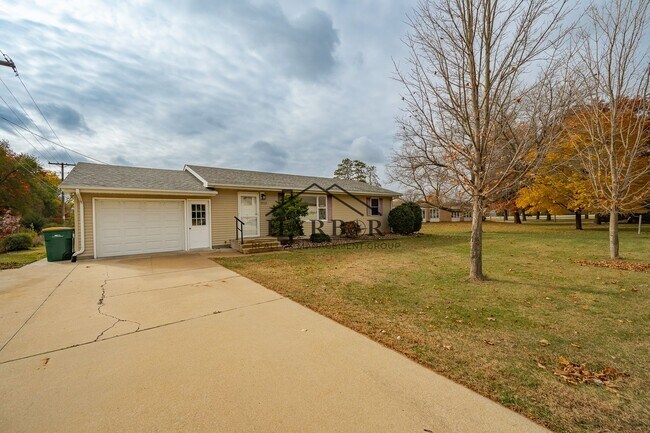 Building Photo - 2920 20th St SE