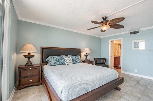 Building Photo - 6295 Bahia Del Mar Cir