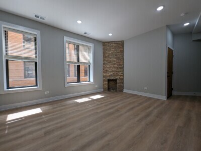 Building Photo - 442 W Belden Ave