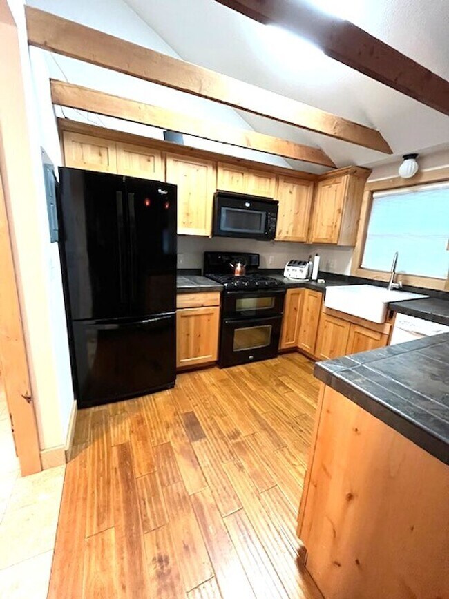 Building Photo - 1 Bedroom 1 Bath McMinnville OR