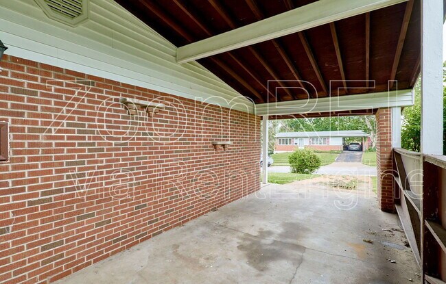 Building Photo - 2700 Steeplechase Ln