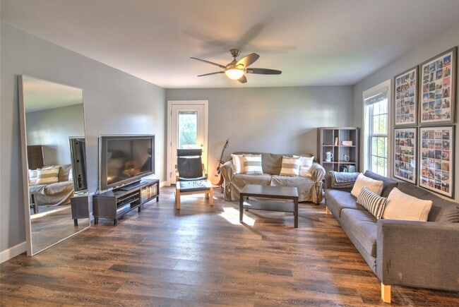 Building Photo - 3 Bed, 2 Bath Home Near Downtown Greenvill...