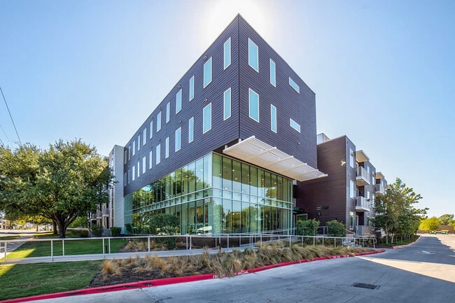 Building Photo - 1301 W Koenig Ln