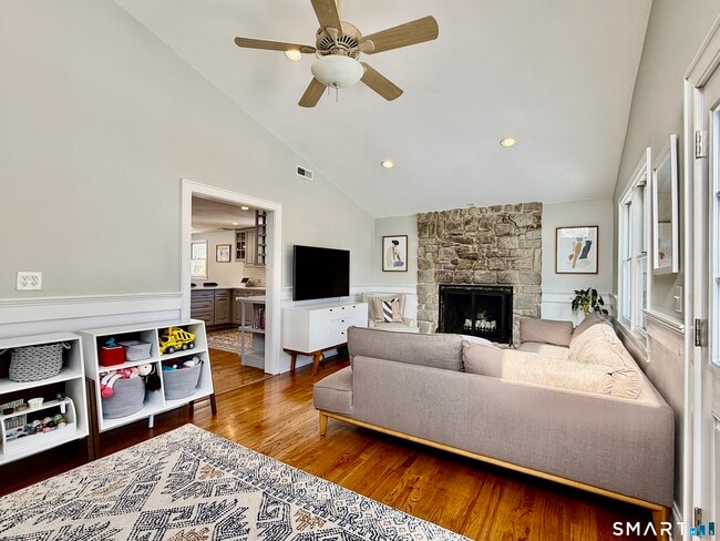Building Photo - 23 Sleepyhollow Dr
