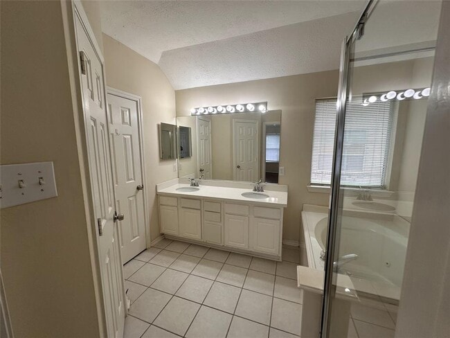 Building Photo - 5404 Balmorhea Dr
