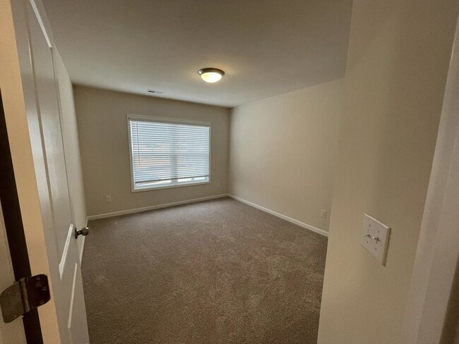Building Photo - Beautiful 3BR w/ Garage