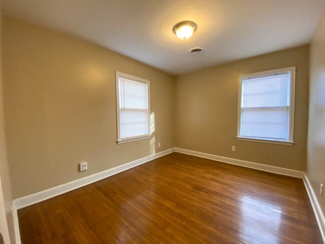Building Photo - 1654 Dearing Rd
