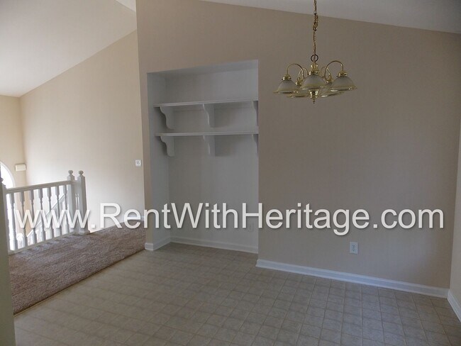 Building Photo - WONDERFUL HOME WITH FULL FINISHED BASEMENT / 5Bd - 3Ba / FENCED YARD