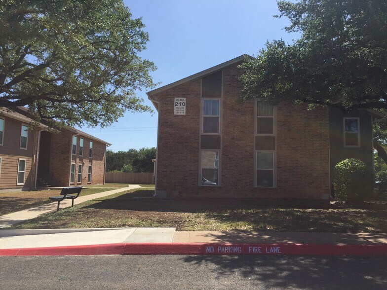 Building Photo - 206 Royal Dr