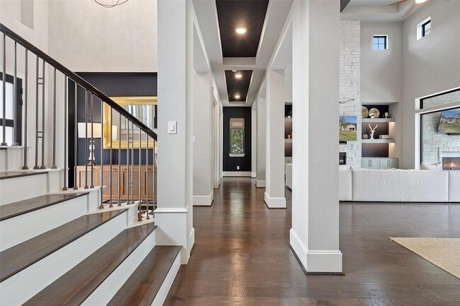 Building Photo - 105 Bisset Ct
