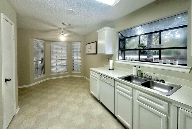 Building Photo - 78 W High Oaks Cir