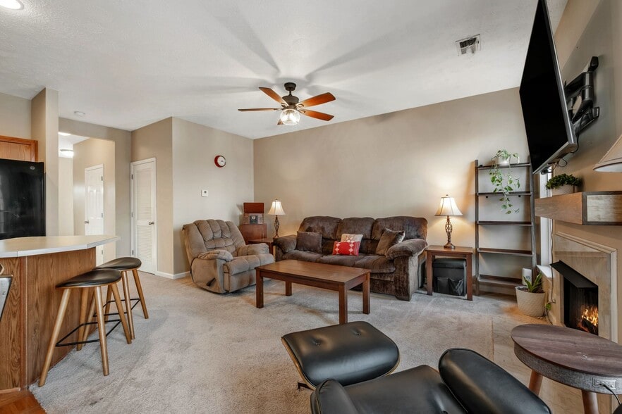 Building Photo - 1345 Bell Rd