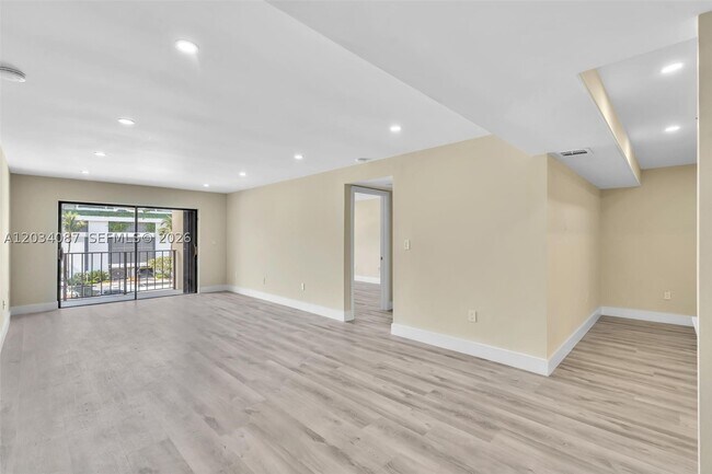 Building Photo - 9124 Collins Ave