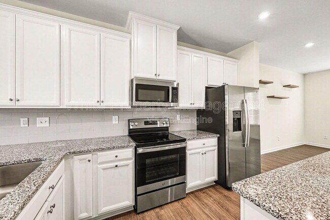Building Photo - 6222 Cleburne Ct