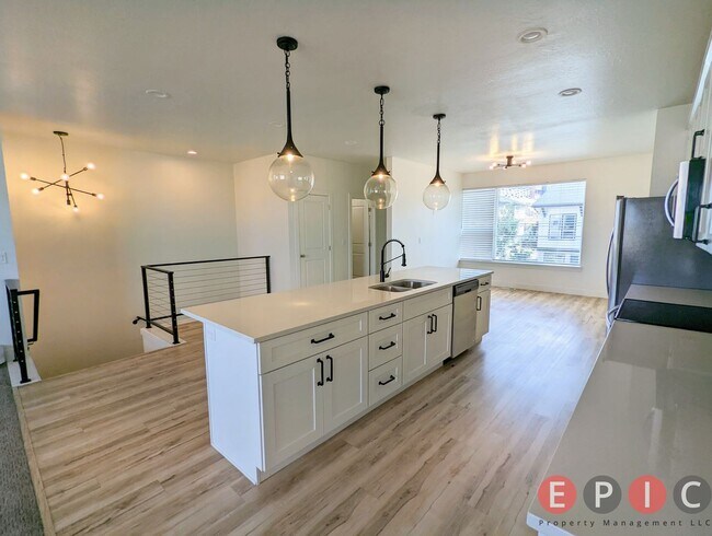 Building Photo - 566 Lewski Ln