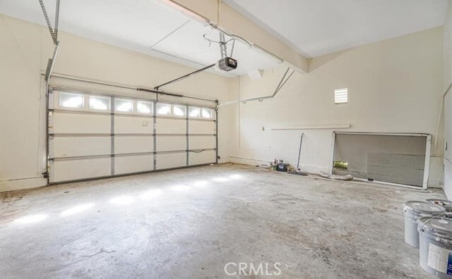 Building Photo - 6011 E Queens Dr