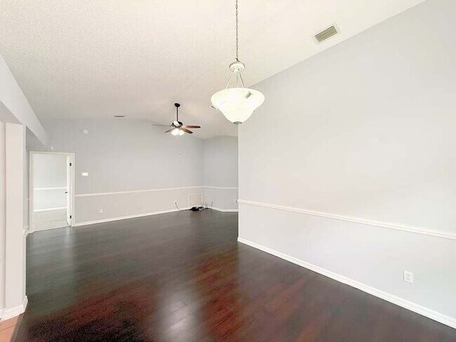 Building Photo - 1118 Hardwood Dr
