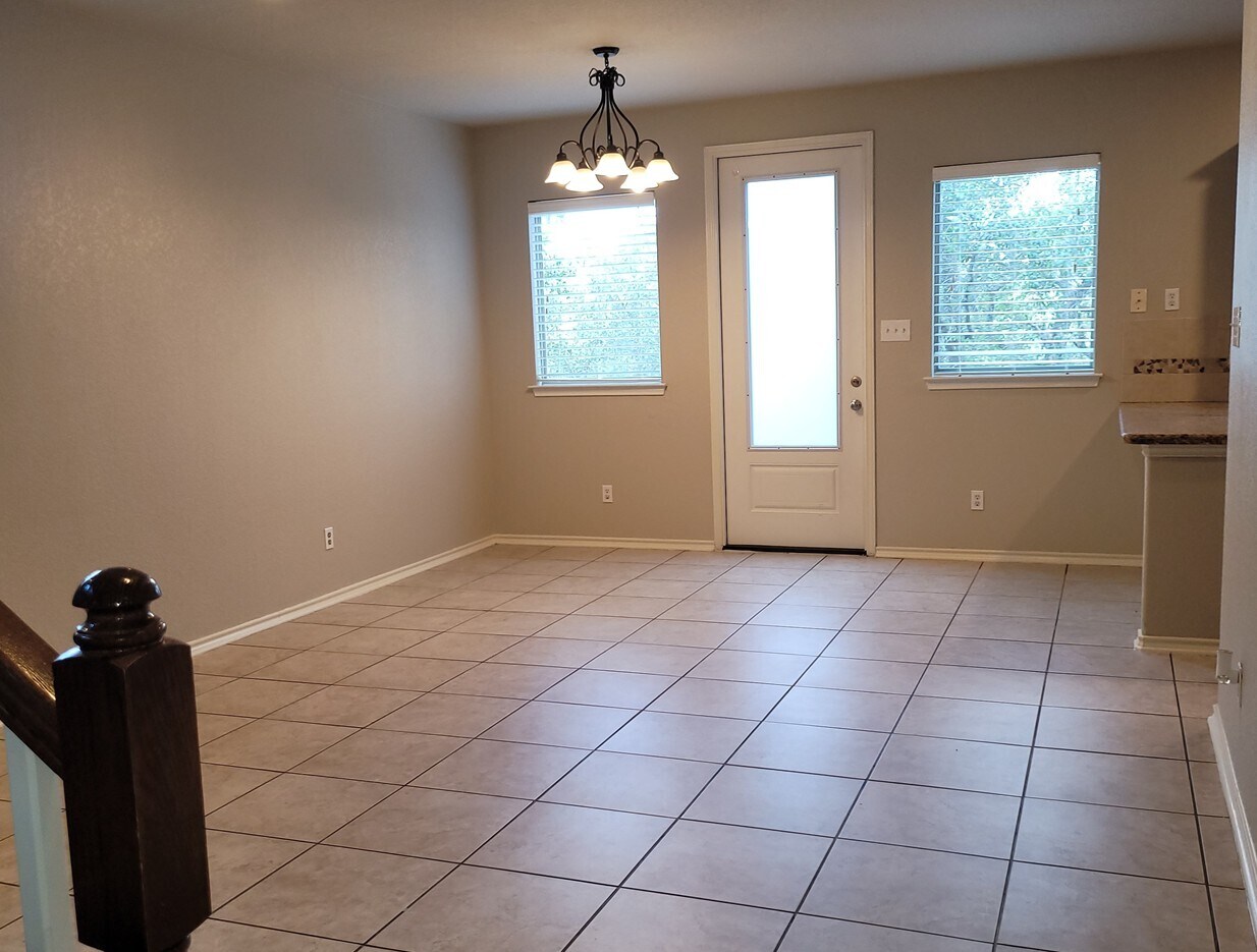 Dining area - 1310 Cresswell Cv