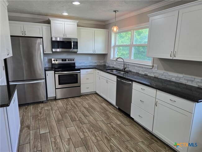 Building Photo - 205 E Cherokee Dr