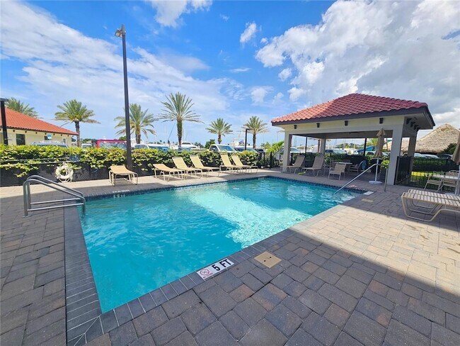 Building Photo - 503 N Tamiami Trail