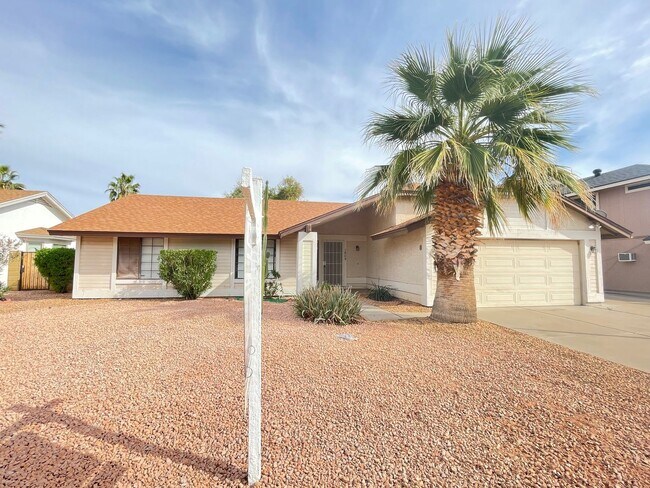 Building Photo - 3 bed with private pool - Dobson/Warner