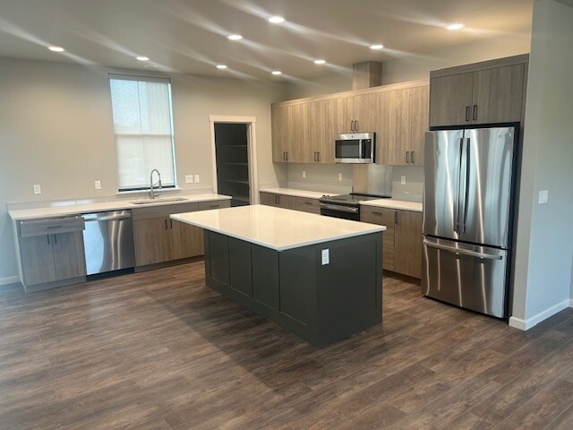 Building Photo - 1370 SW Obsidian Ave