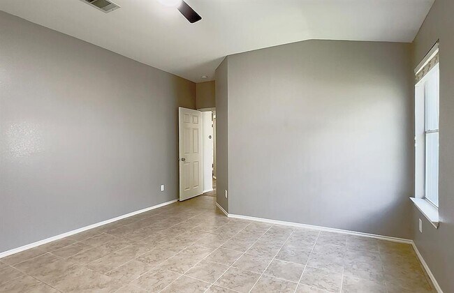Building Photo - 906 Mammoth Ct
