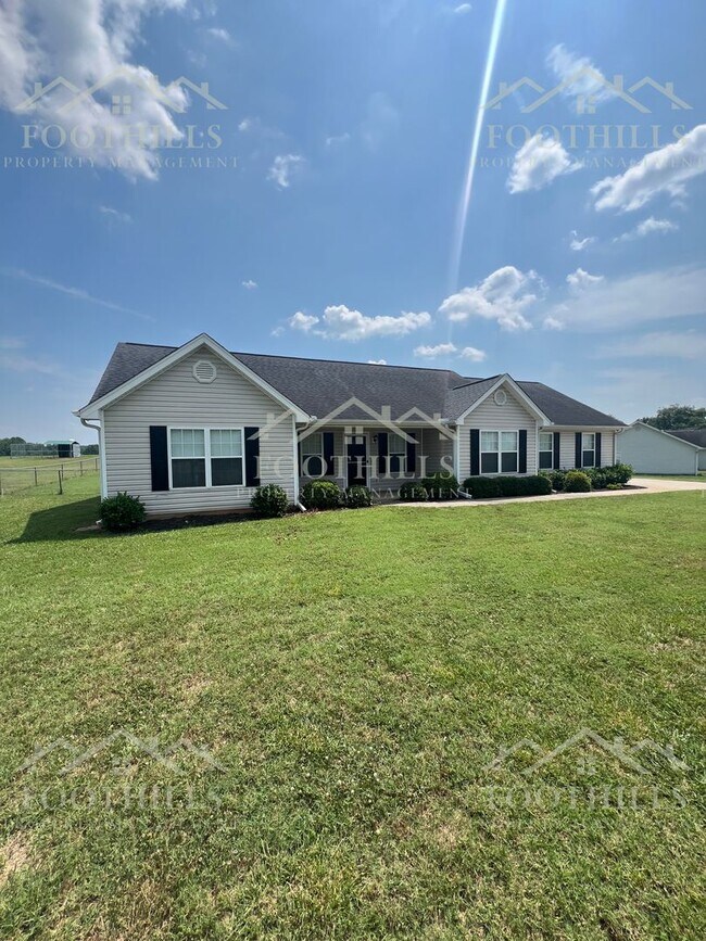 Building Photo - 119 McClain Lake Drive