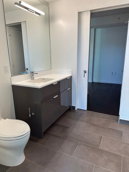 Building Photo - 1000 3rd St