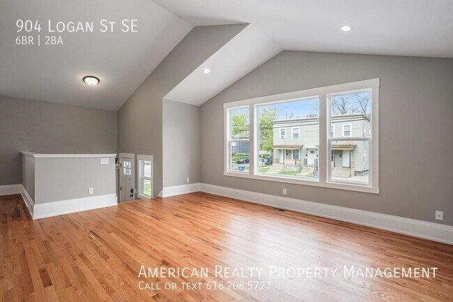 Building Photo - 904 Logan St SE