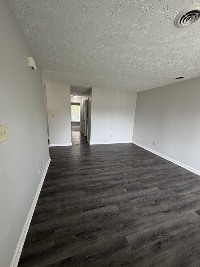 Building Photo - 3200 Baird Ct