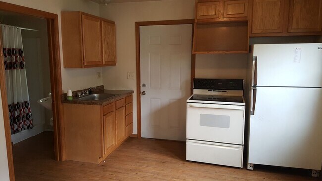 Primary Photo - 1539 E Mason St