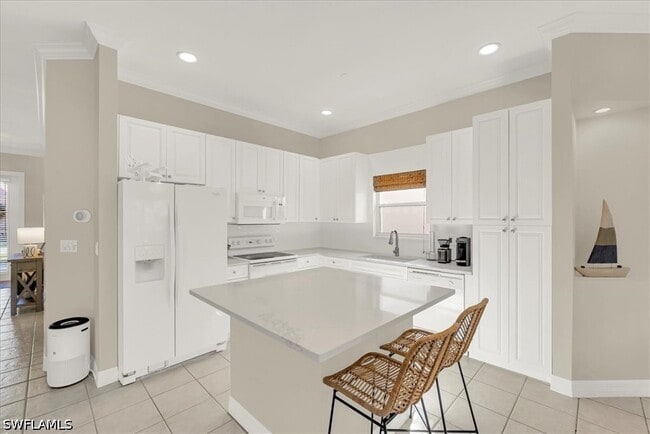 Building Photo - 28327 Hidden Lake Dr