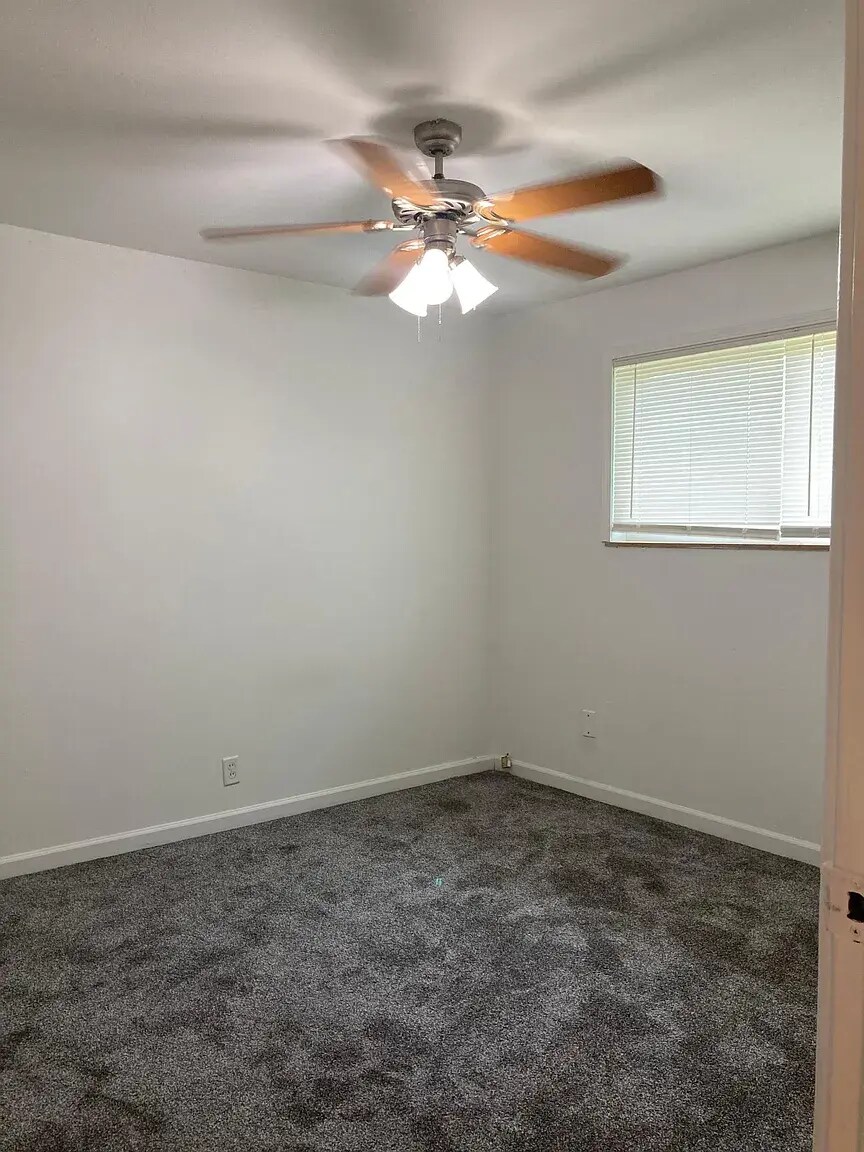 Building Photo - 10728 Tropic Dr