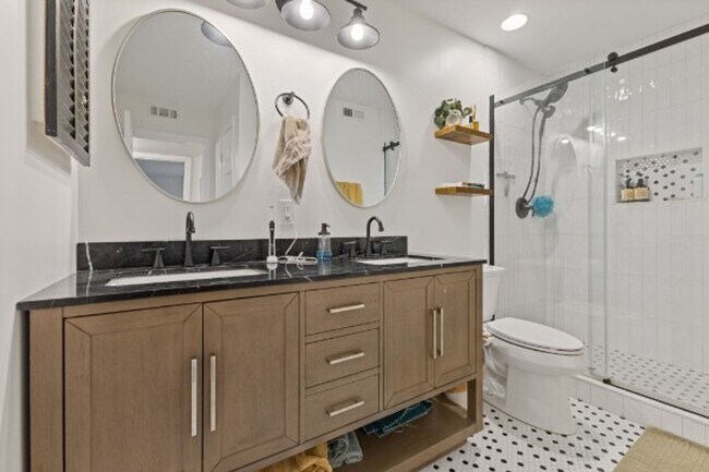 Building Photo - 515 Basswood Ave