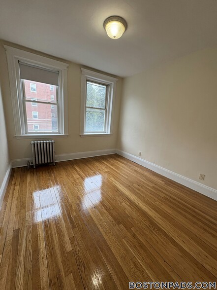 Building Photo - 135 Washington St