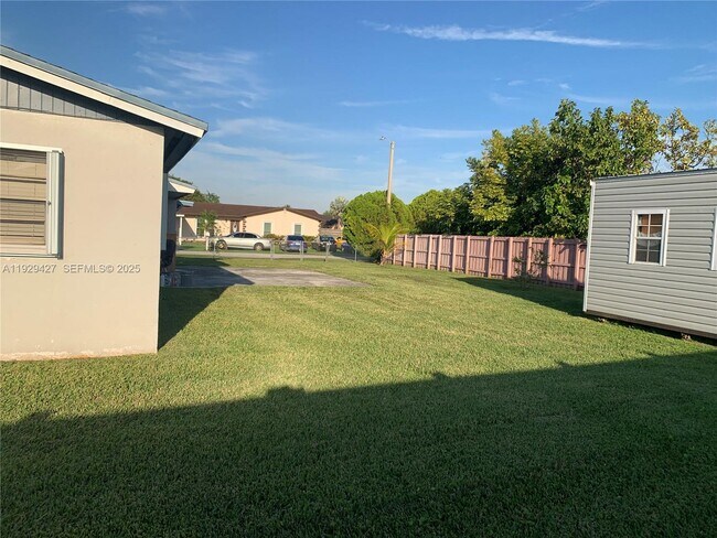 Building Photo - 14301 SW 105th Ave