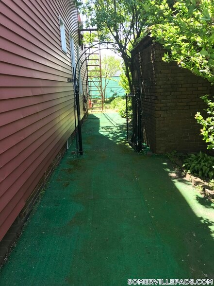 Building Photo - 58 Medford St